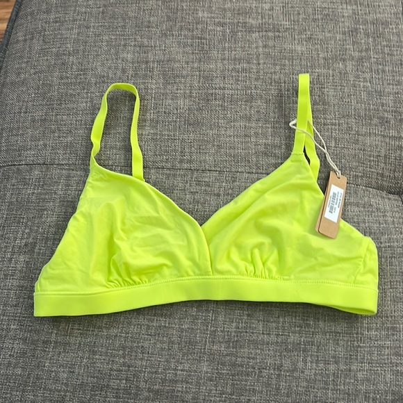 Skims Fit Everybody Crossover Bralette - Picture 12 of 15